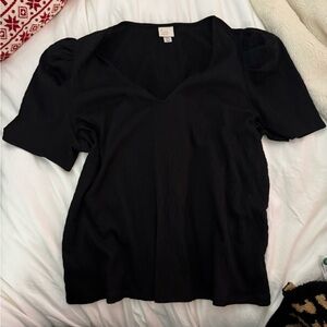 Black Short Sleeve V-Neck Top